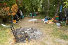 A bűncselekmény nyomai még láthatók – hajléktalanok táborhelyén történt az újszegedi gyilkosság