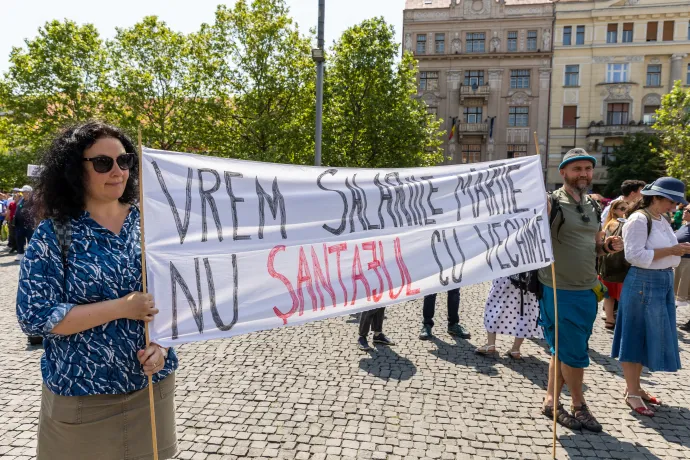 Az apáczais pedagógusok tiltakoznak a régiséggel való zsarolás ellen – Fotó: Tóth Helga / Transtelex