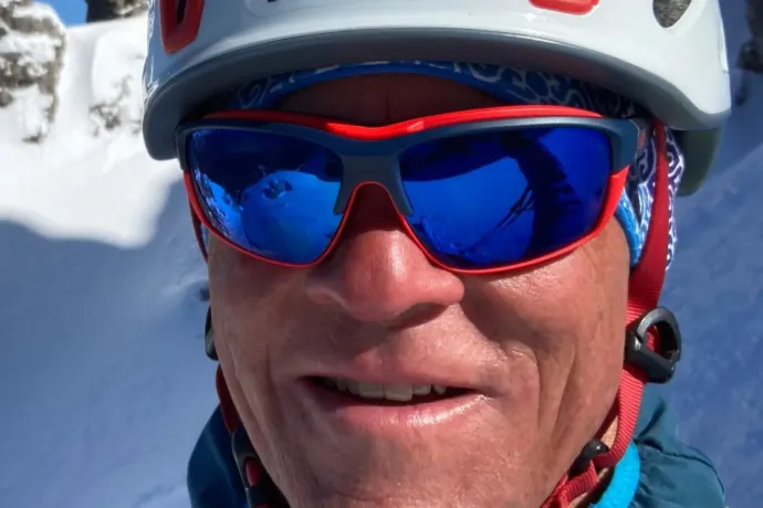 Meghalt a német hegymászó, aki le akart síelni a világ harmadik legmagasabb hegyéről