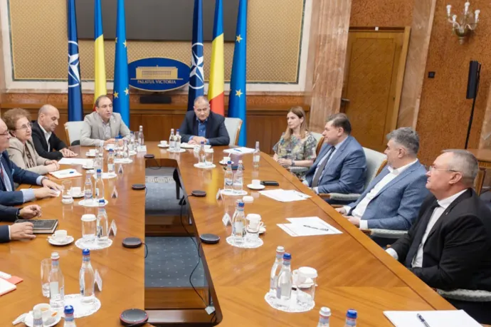 Vakációs utalványokat, béremelést ígér a kormány az egészségügyi dolgozóknak