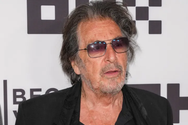 A 82 éves Al Pacinónak gyereke lesz a nála több mint ötven évvel fiatalabb barátnőjétől