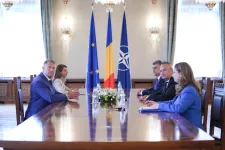 Iohannis megsürgette a koalíciós pártok vezetőit, hogy találjanak megoldást a tanárok követeléseire