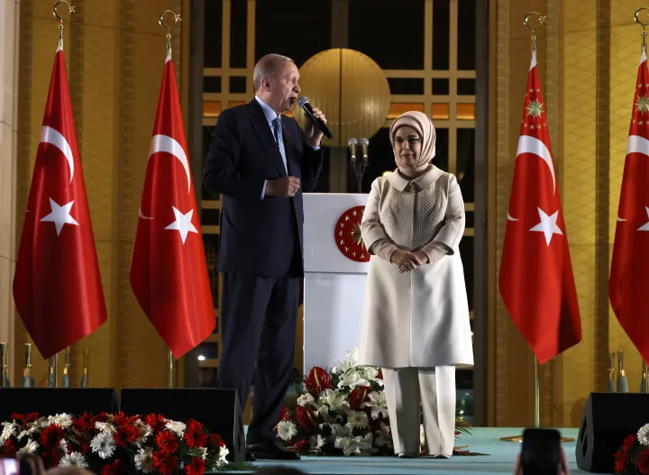 Recep Tayyip Erdoğan elnök beszél a támogatóihoz az elnöki palotában, miután megnyerte a választást a második fordulóban 2023. május 28-án – Fotó: Chris McGrath / Getty Images