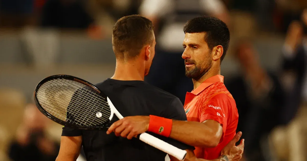 Djokovic vence con confianza a Vosovic en Roland Garros