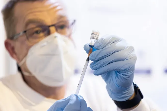 Engedélyezték az USA-ban a Pfizer RSV-vakcináját