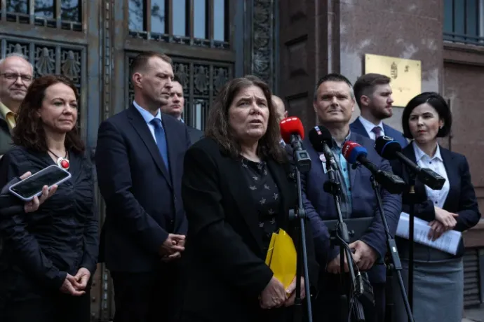 PDSZ representative Erzsébet Nagy speaking at a press conference, following the negotiations with the Minister of Interior on 24 May 2023 – Photo: István Huszti / Telex