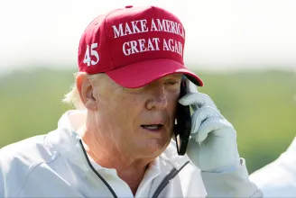 Hangfelvételen, ahogy Trump beismeri, hogy titkosított dokumentumokat vitt el a Fehér Házból
