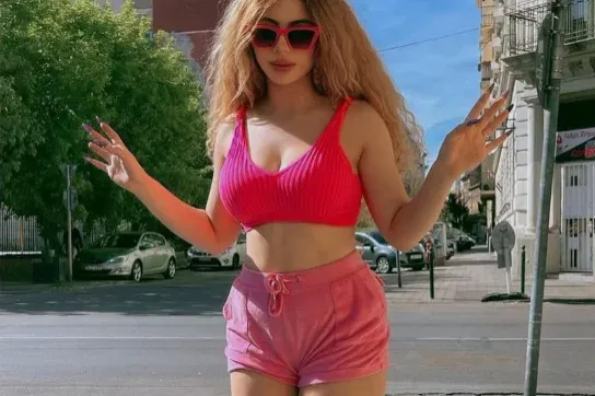 „Nem úgy nézel ki, mint a videókon” – megtámadták Opitz Barbit a Westendben