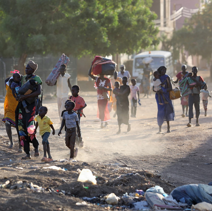 „15-szörös áron adták a benzint, de meg kellett vennem, mert az életemről van szó” – menekülés a szudáni polgárháborúból