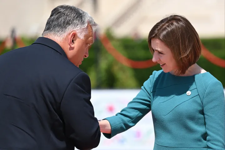 Maia Sandu moldovai elnök nem engedte, hogy Orbán Viktor kezet csókoljon neki