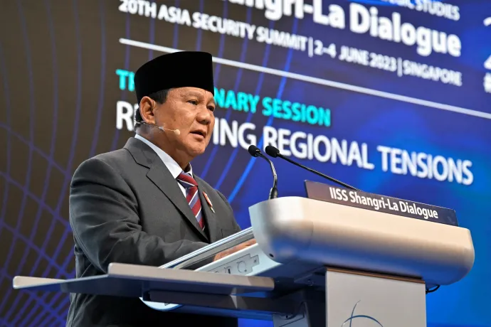 Prabowo Subianto indonéz védelmi miniszter felszólal a 20. IISS Shangri-La Párbeszéd plenáris ülésén Szingapúrban, 2023. június 3-á – Fotó: Caroline Chia / Reuters