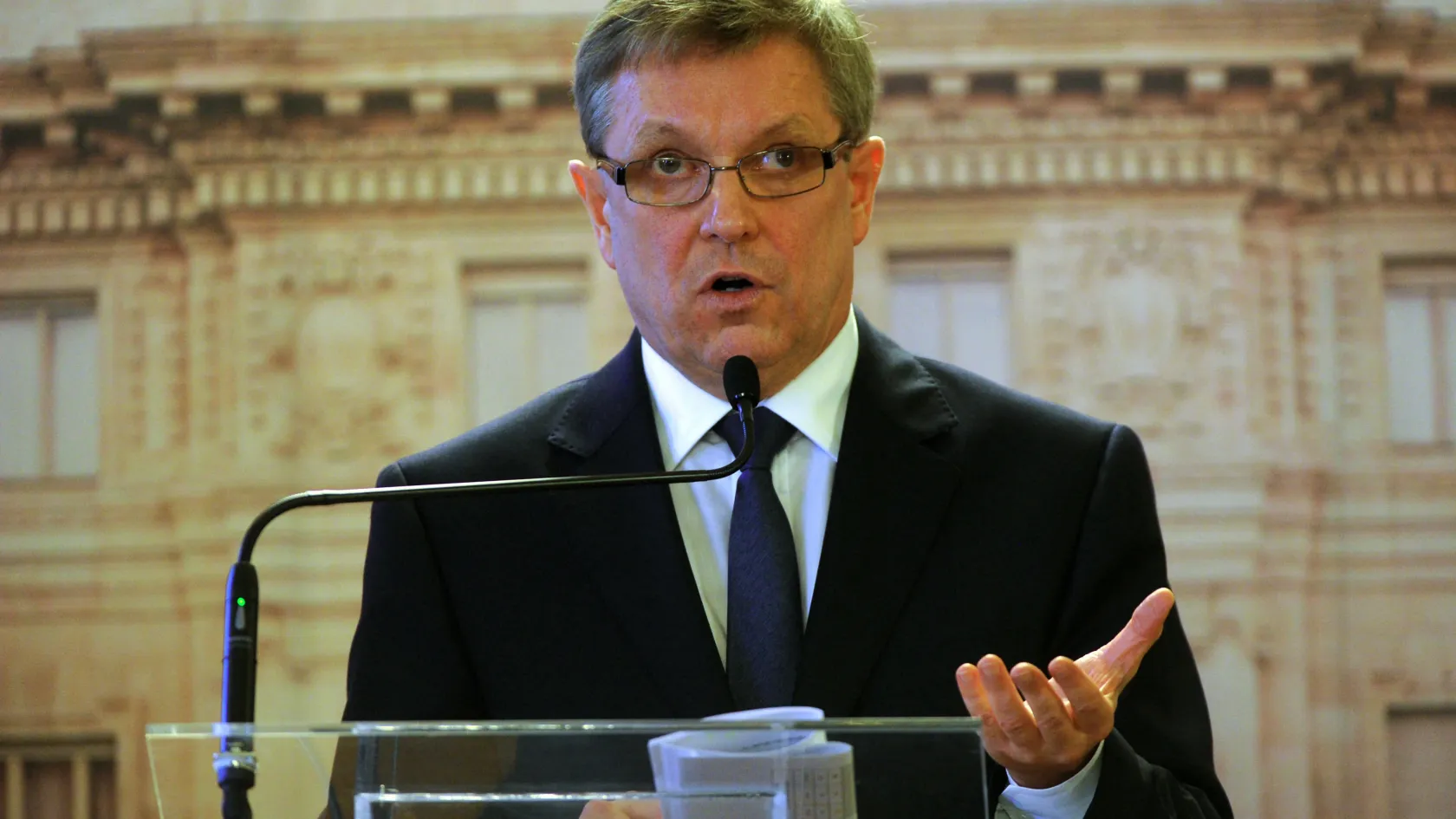 Matolcsy szerint kötelező bevezetni az eurót, 2030-at reálisnak látja