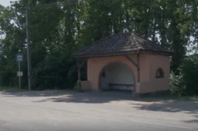 Egy buszmegállóban akarta megerőszakolni 11 éves iskolatársát egy 14 éves fiú Borsodban