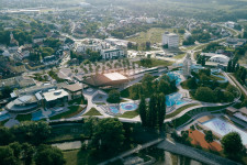 Nyit a 23 milliárdos győri fürdőberuházás, amely a világ első „hét tengeri csillagos” élményparkjának nevezte ki saját magát