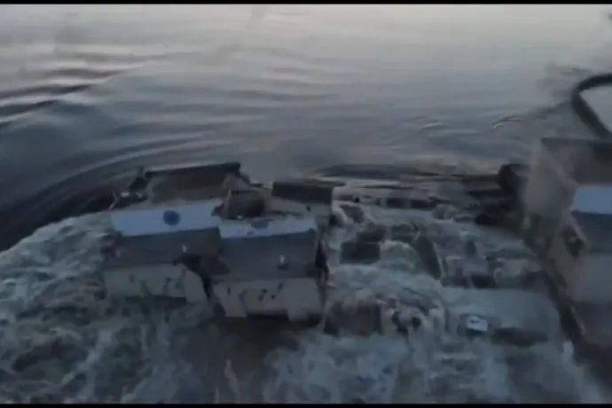 Valahogyan átszakadt a Nova Kahovka-i vízerőmű gátja, ömlik a víz