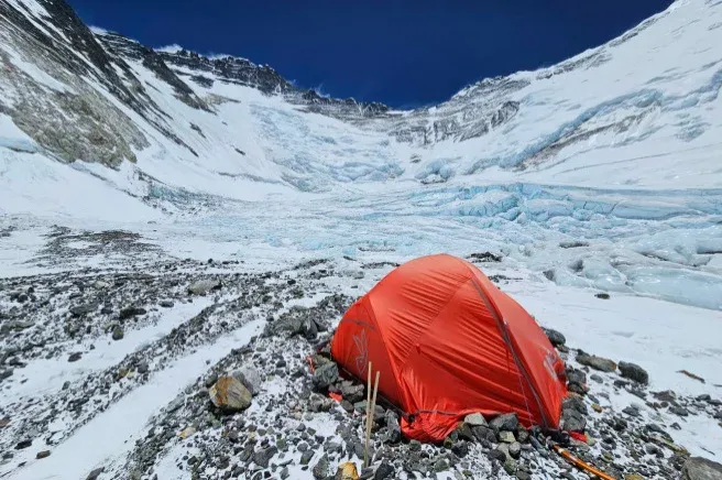 Megtalálták Suhajda Szilárd sátrát és dzsekijét a Mount Everesten