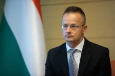 Szijjártónak fogalma sincs, mi történt a lélegeztetőgép-biznisz hivatalos irataival