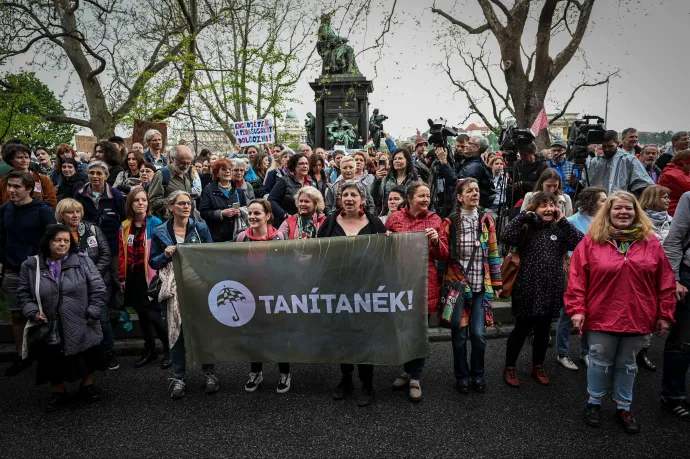 Összeszedtük, hogyan módosult a státusztörvény tervezetéhez képest a benyújtott törvényjavaslat