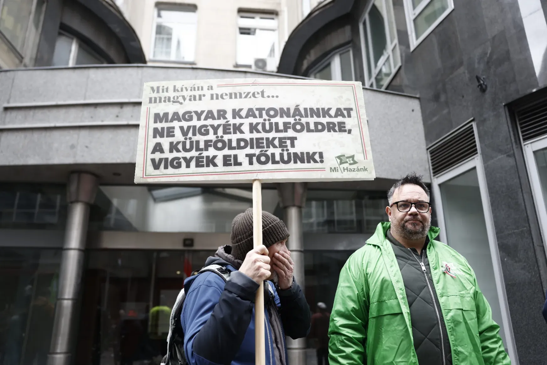Már a magyarok negyede közeledne az oroszokhoz, de még a Fidesz- és a Mi Hazánk-szavazók is NATO-pártiak