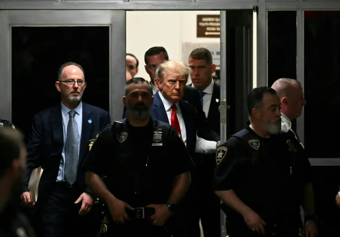 Trump a manhattani bíróságon áprilisban – Fotó: Ed Jones / AFP