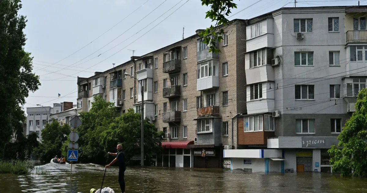 Húsz centivel csökkent a vízszint a herszoni régióban, de tovább zajlik az evakuálás