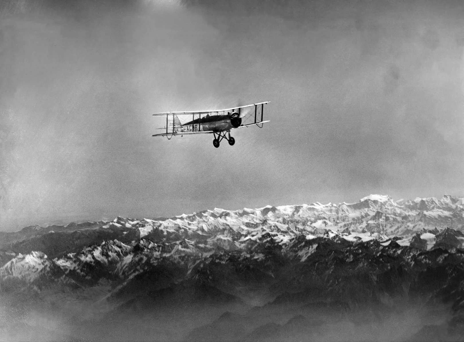 Az egyik expedíciós repülő a Himalája felett, 1933 májusában – Fotó: Bonnett / Berliner Illustrirte Zeitung / ullstein bild / Getty Images