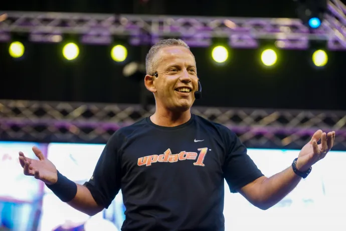 Schobert Norbert visszatér a tornához, a saját korosztályának és időseknek mutat majd gyakorlatokat