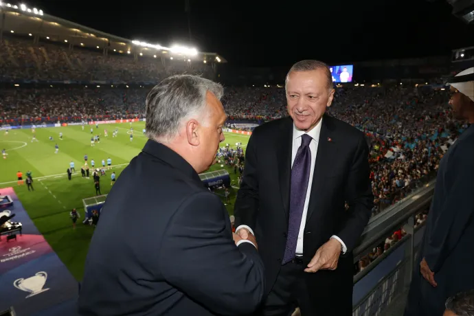 Most is ott volt a BL-döntőn Orbán, Erdoğannal is lekezelt a lelátón