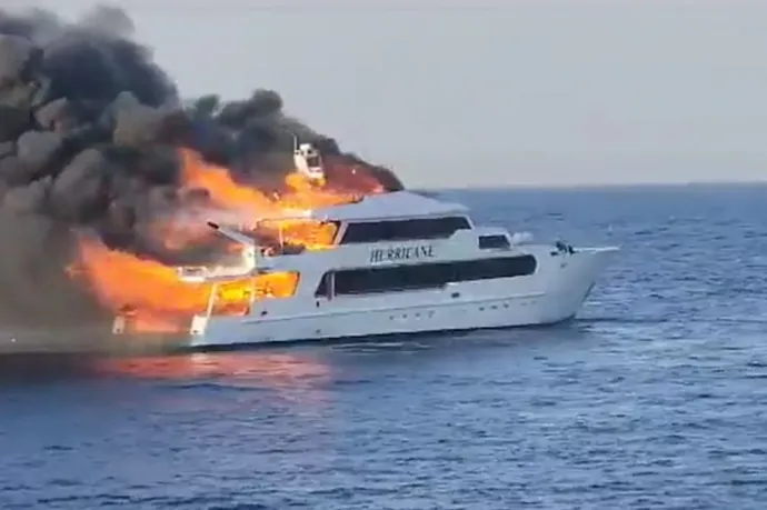 Eltűnt három brit turista, miután kigyulladt a hajójuk a Vörös-tengeren