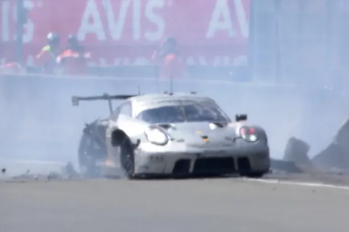 Az X-Men-filmek sztárja megint indult a Le Mans-i 24 óráson, de most nagyon összetörte az autóját