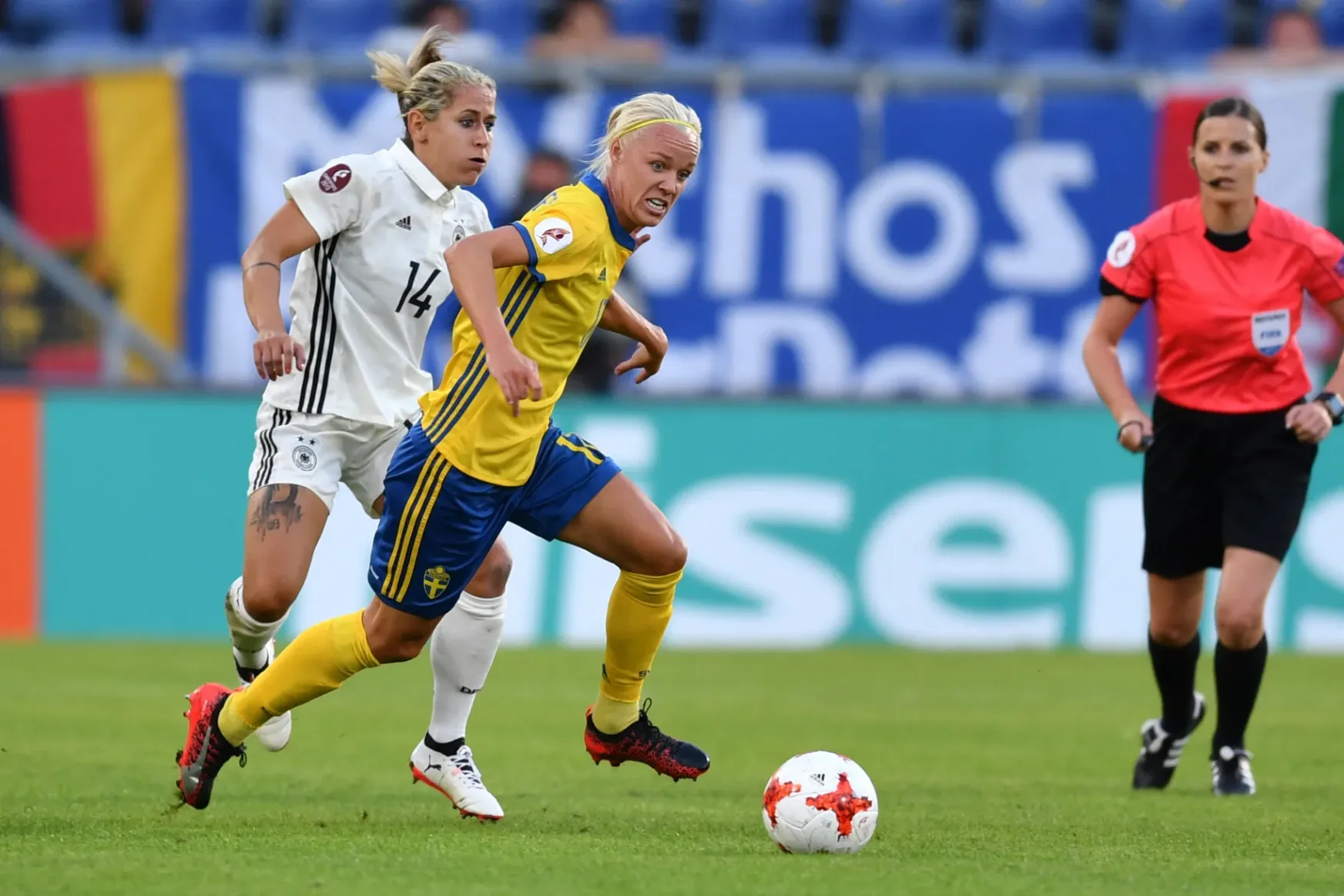 A svéd futballistáknak a nemi szervük megmutatásával kellett bizonyítaniuk a 2011-es vébén, hogy nők