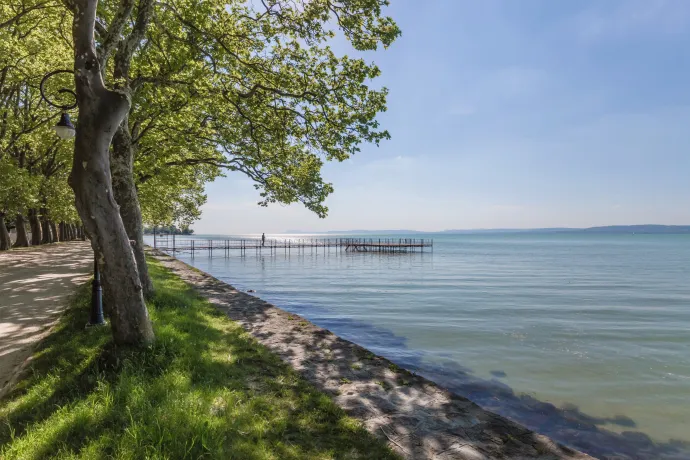 Új szabályokkal védenék meg a Balaton partját és a strandokat