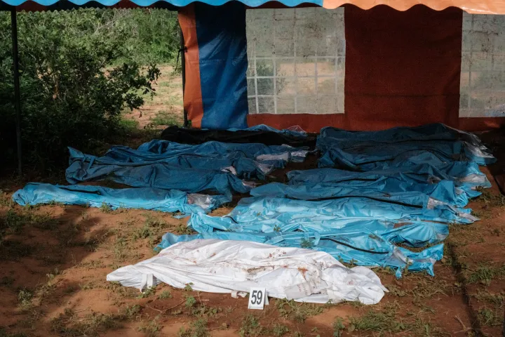 Háromszáznál is több holttest került már elő a világvégeváró kenyai szekta tömegsírjából