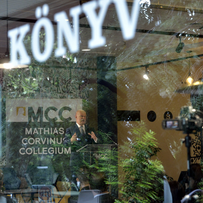 Három éve még nem kapták meg, aztán jött a pénzügyi nyomás: így kebelezi be az MCC a magyar könyvpiacot