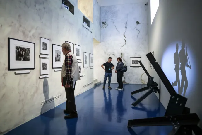 Executive Director of the Capa Center Orsolya Kőrösi and Gabriella Csizek, curator, at the professional opening of the exhibition on 13 June 2023 – Photos: Noémi Napsugár Melegh / Telex