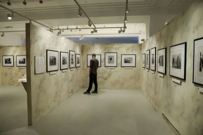 The exhibition also features Robert Capa's last black-and-white photograph of a French convoy of mine-sweeping soldiers, taken before he stepped on a mine and died in a field in Vietnam, on the road between Nam Định to TháiBình on 25 May 1954 – Photo by Noémi Napsugár Melegh / Telex
