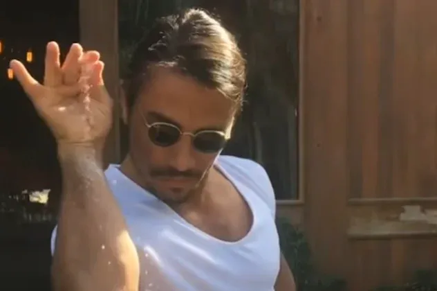 Perlik az alkalmazottak, lehúzták a kritikusok – bezárt Salt Bae burgerezője