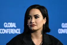 Demi Lovato belefáradt, hogy folyamatosan magyarázkodnia kell az identitása miatt