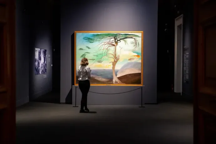 A visitor in front of the Lonely Cedar at the opening of the Csontváry170 exhibition at the Museum of Fine Arts in Budapest on 13th April 2023 – Photo: Zoltán Balogh / MTI