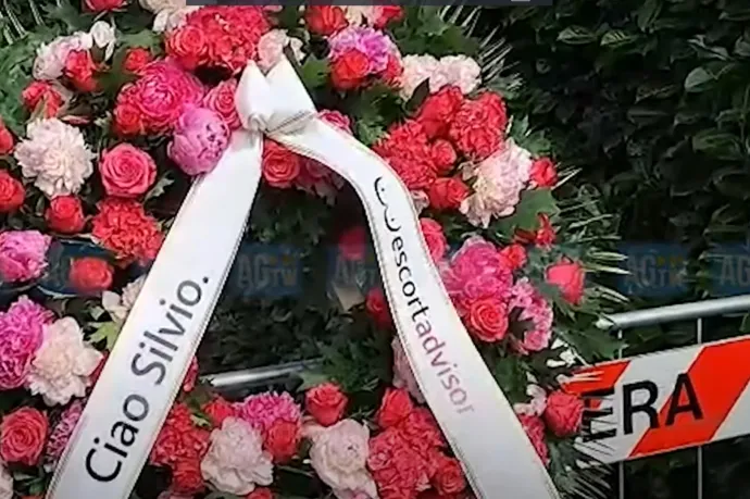 Van egy koszorú, aminek egyáltalán nem örült Berlusconi családja