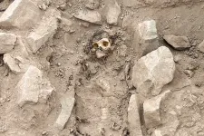 Kokalevéllel körülvett múmiára bukkantak a régészek Peruban