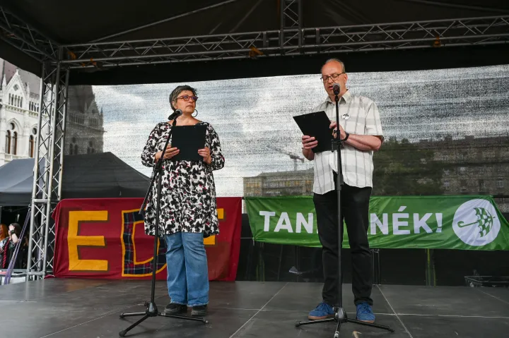 Törley Katalin és Pilz Olivér a színpadon – Fotó: Melegh Noémi Napsugár / Telex