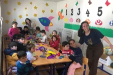 Így próbálják meg szebbé tenni a törökországi földrengést átvészelő gyerekek életét