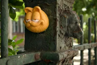 45 éves lett Garfield, színes szobrot készített róla Kolodko