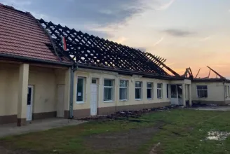 A kormány ígéri, hogy hamarosan megkezdődik a két éve leégett iskola felújítása