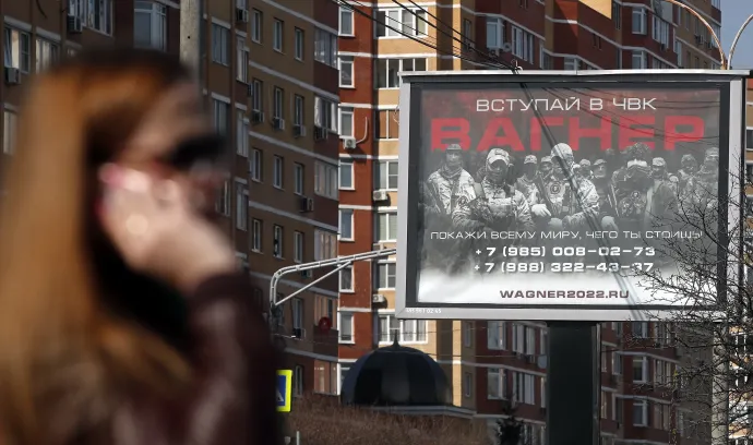 A Wagner toborzóplakátja Moszkvában – Fotó: Makszim Sipenkov / EPA / MTI