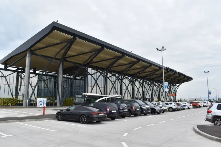 Ingyenes parkolást biztosít a brassói repülőtér