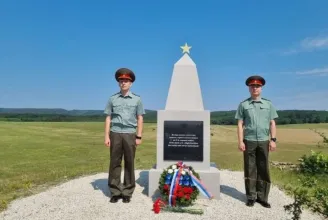 Az oroszok hősi katonai emlékművet avattak hétfőn a Fejér megyei Csákberényben