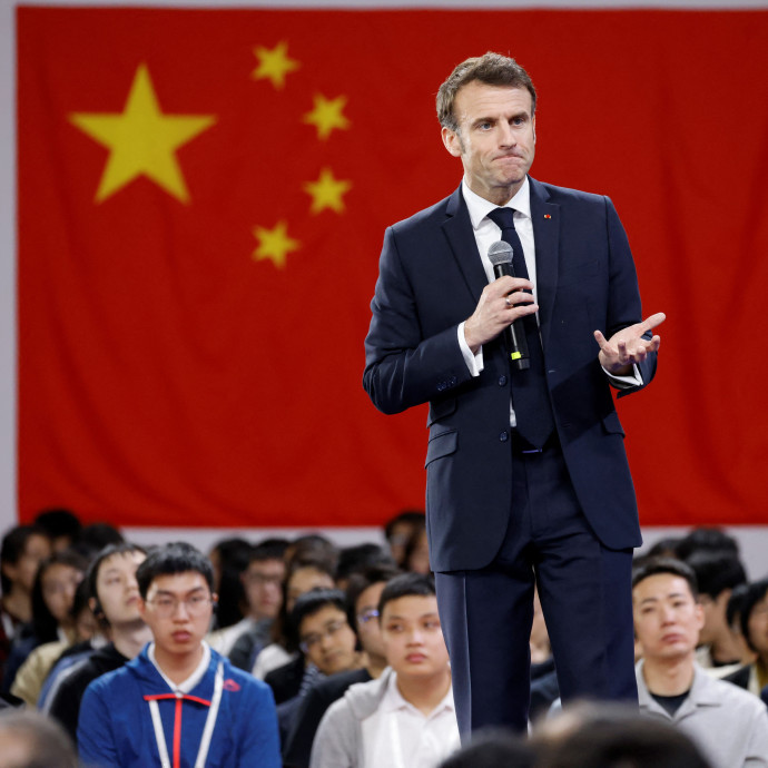 Kínától védené Macron a német autóipart, kérdés, hogy a németek akarják-e