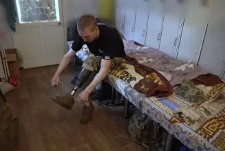 Leszakította a lábát egy akna, protézissel tért vissza a frontra egy ukrán katona